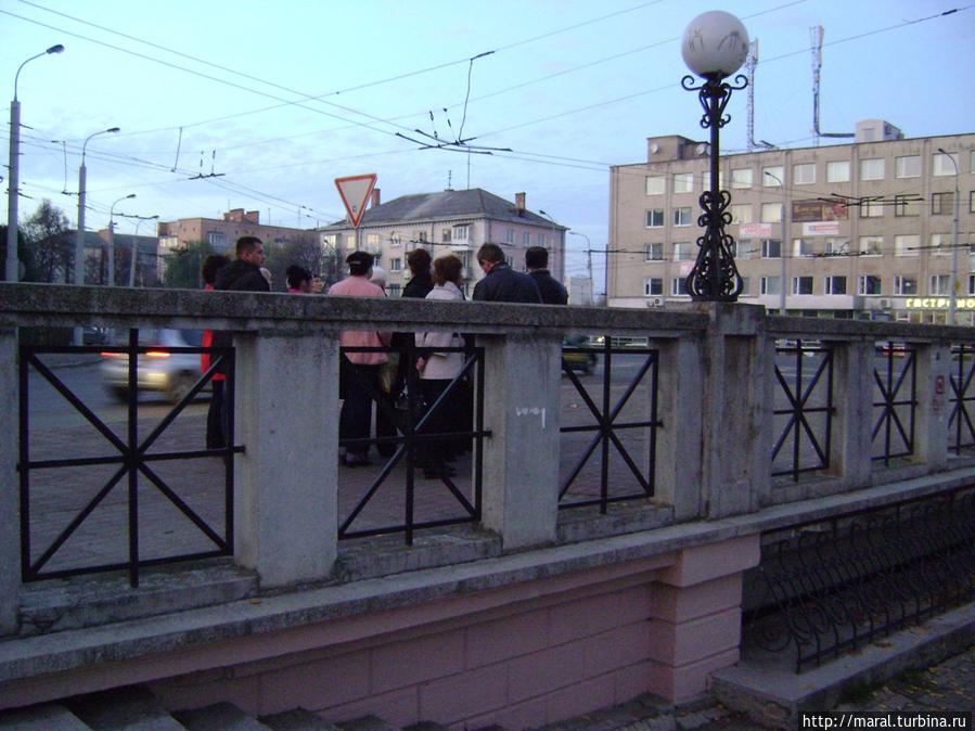 Наше путешествие по Старому Луцку завершилось на Братском мосту Луцк, Украина