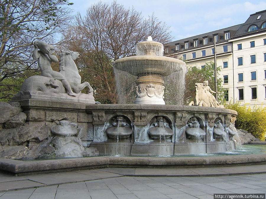 Фонтан Виттельсбахов на Променаде Фонтан Виттельсбахов на Променаде