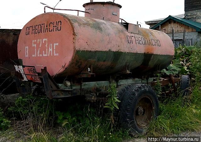 А  такие  бензовозы  современные  молодые  люди, наверное, не застали.  Были, были . .... Южно-Сахалинск, Россия