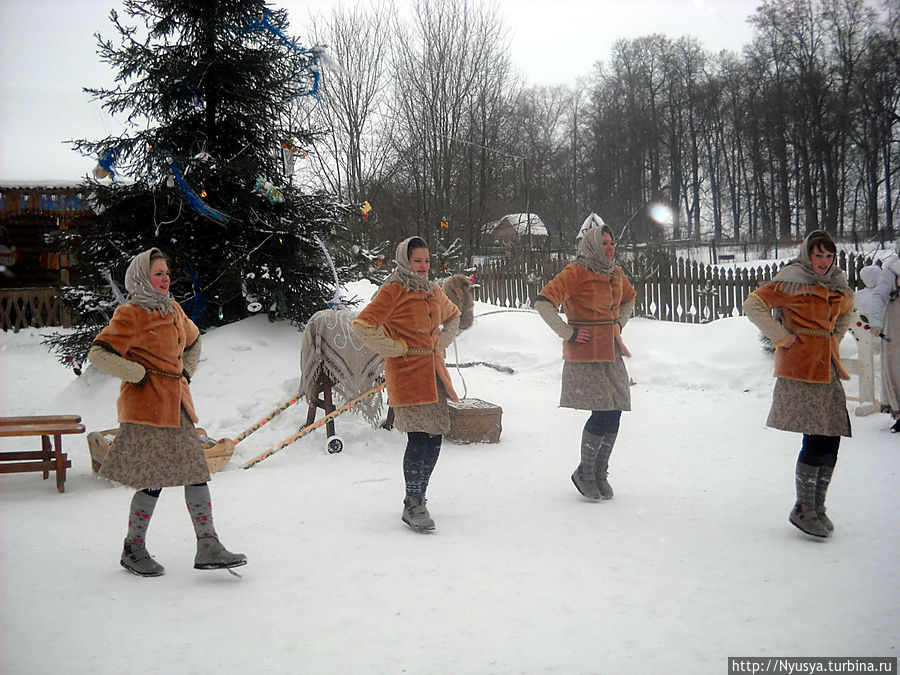 Песнями и огневыми плясками привечают Гаврилов-Ям, Россия