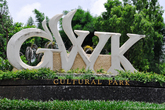 Находится парк GWK в самом центре полуострова Букит, на юге Бали. Огромная территория на месте, где раньше добывали известняк, теперь планирует стать одним из самых необычных парков Индонезии, да и, наверное, всего мира.

По замыслу известного индонезийского скульптора Ньюмана Нуатра, в центре парка будет возвышаться статуя Бога Вишну сидящего на своем верном слуге – мифической птице Гаруде. Высота статуи достигнет около 120-ти метров, что побьет все мировые рекорды подобных сооружений.