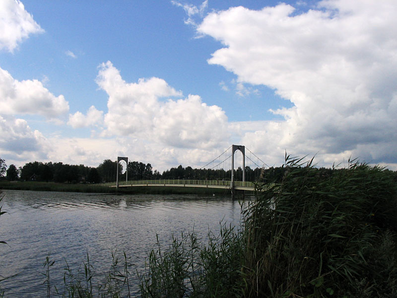 Вантовый мост на озере Тамула Выру, Эстония