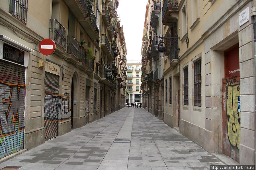 Пустынная улица Барселона, Испания
