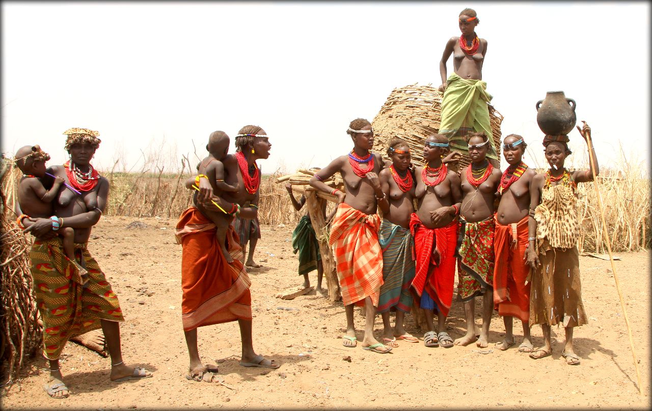 Южная Эфиопия — деревня племени Дасенеч Нижняя долина реки Омо, Эфиопия