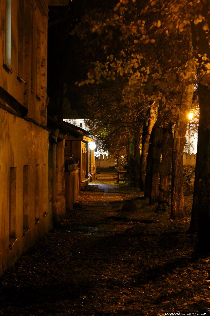 Загадочный переулок. Суздаль, Россия