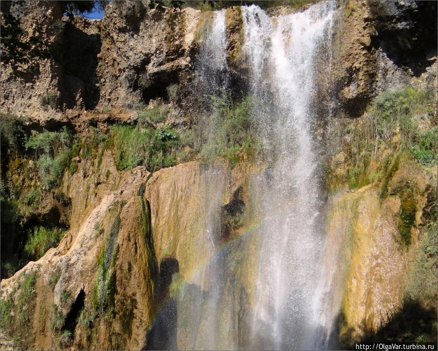 Киргизия — радужный водопад Арсланбоба Канчанабури, Таиланд