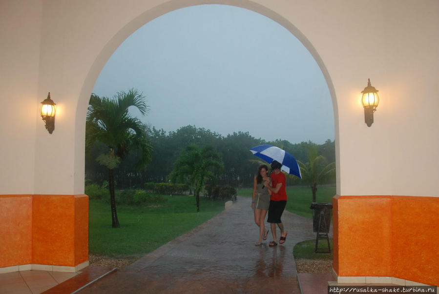 Вот ливень — не его ль душа ждала?.. Варадеро, Куба