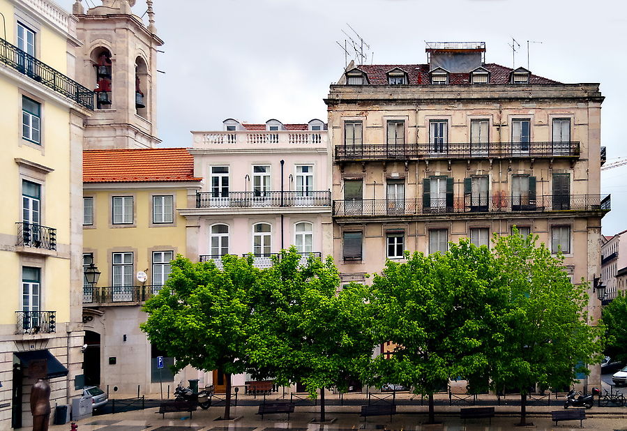 Причем каждая улица не похожа на предыдущую. Причем каждая улица не похожа на предыдущую.