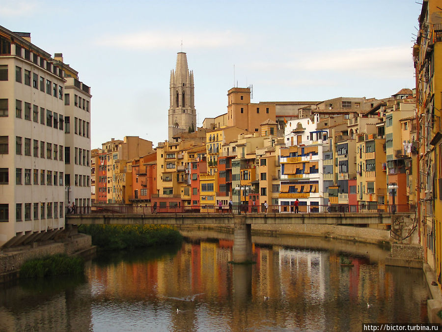 Жирона — испанские ворота Жирона, Испания Жирона — испанские ворота Жирона, Испания