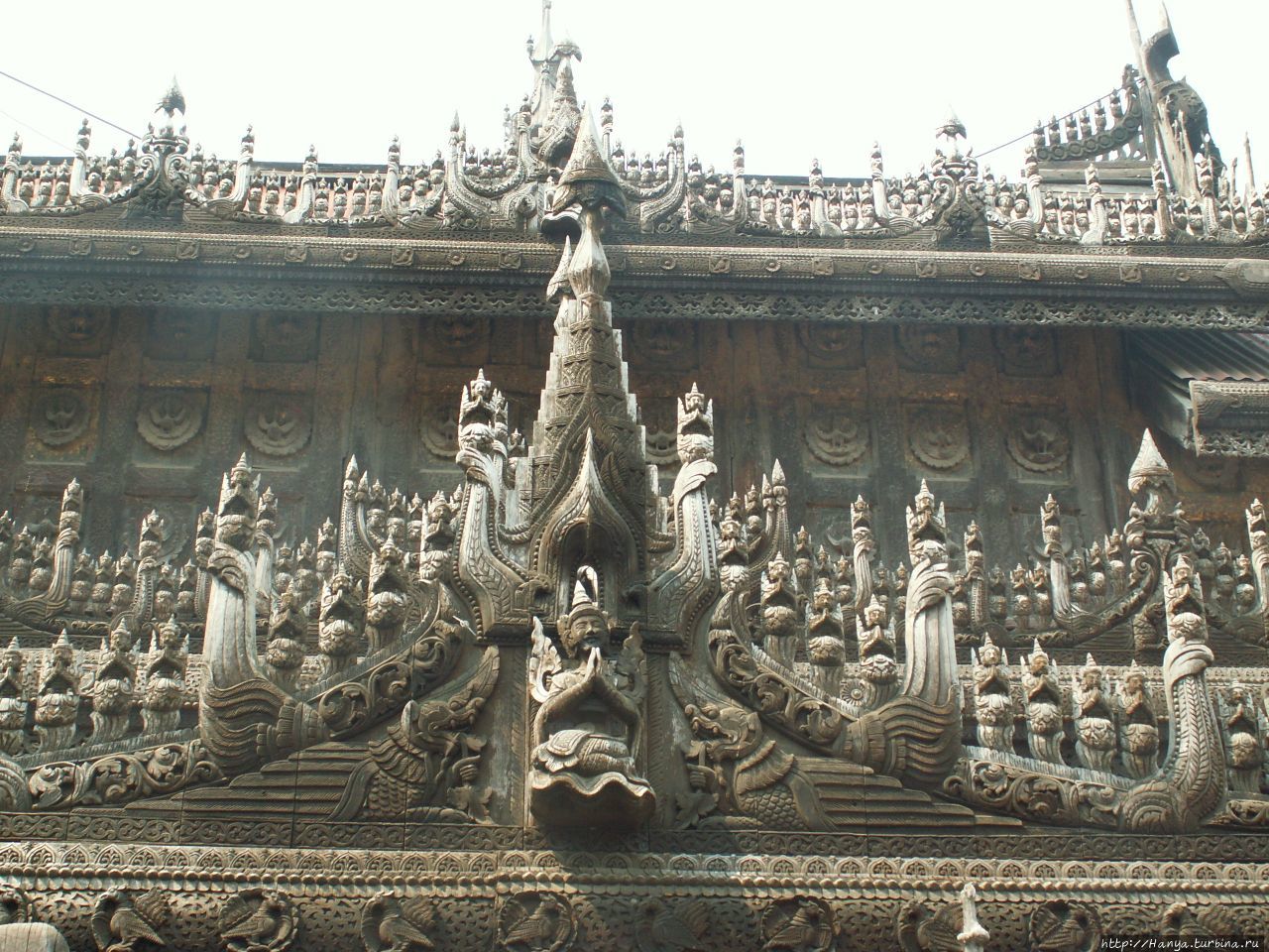 Монастырь Швенандо Мандалай, Мьянма