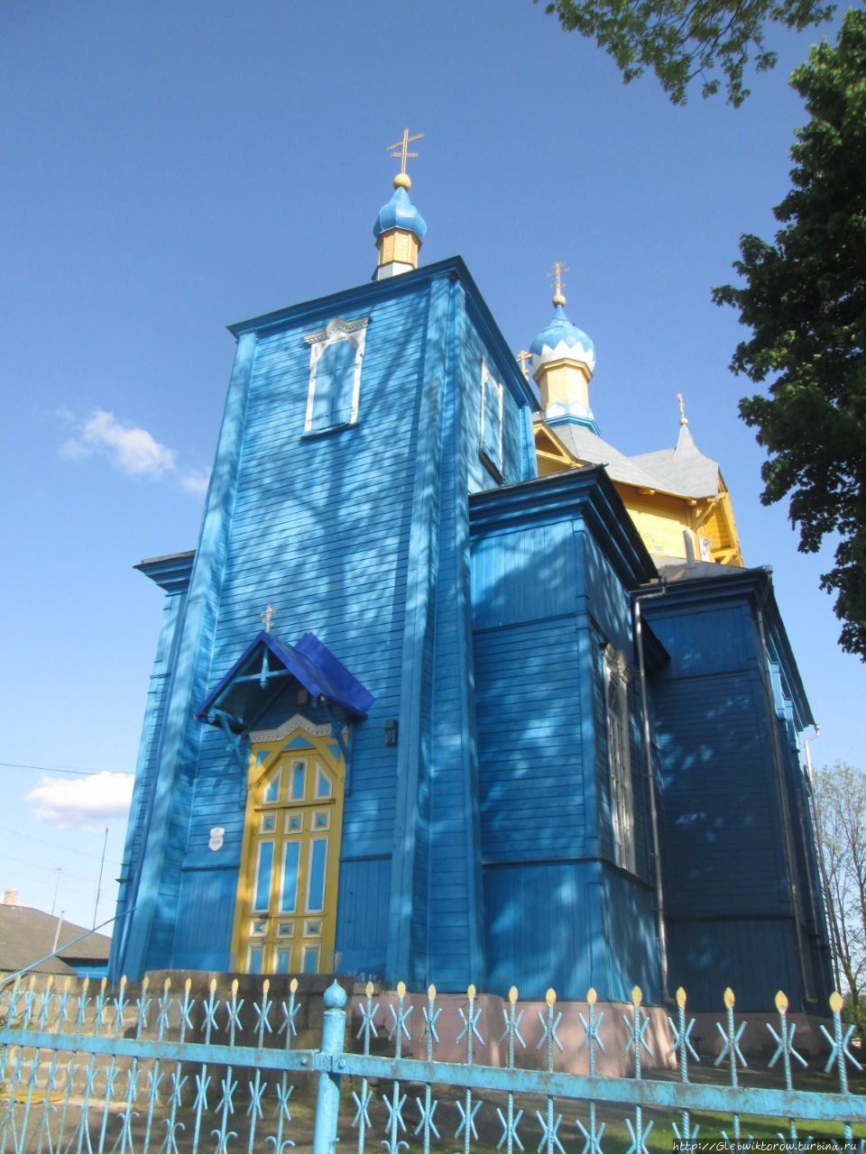 Прогулка к деревянной церкви на окраине Шарковщина, Беларусь
