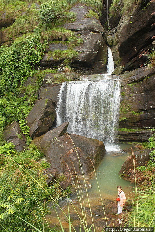 Вдоль реки Девяти Изгибов и по водопадам Уишаня Уишань, Китай Вдоль реки Девяти Изгибов и по водопадам Уишаня Уишань, Китай