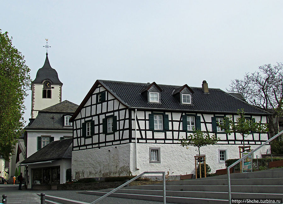 первый домик — сувенирная лавка Кёнигсвинтер, Германия