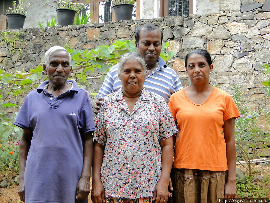 Вот такая чудесная и гостеприимная семья есть в Канди, которая рада у себя видеть  всех, кто любит путешествовать Канди, Шри-Ланка
