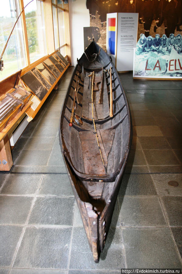 Старая лодка в музее. Альта, Норвегия