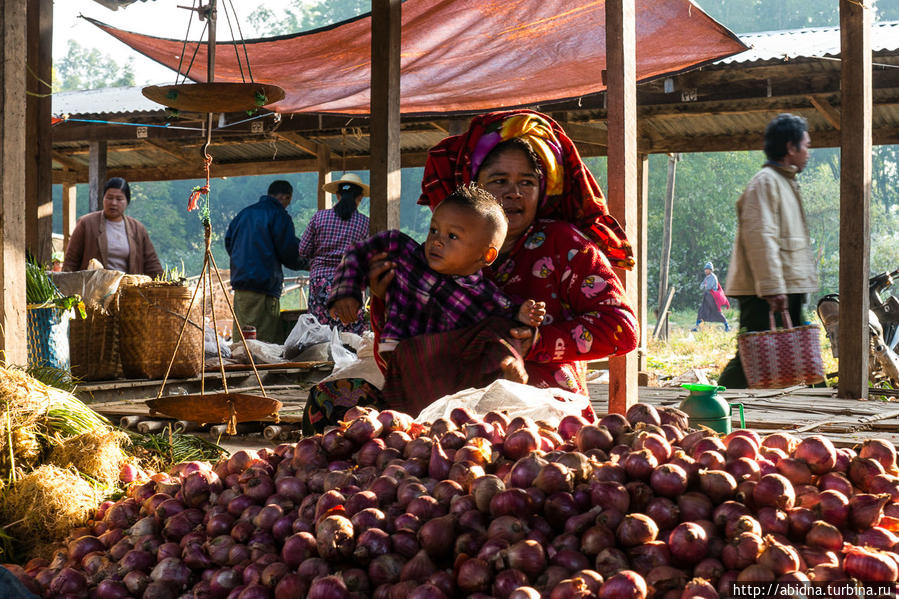 Рынок на озере Инле. День 2 Озеро Инле, Мьянма Рынок на озере Инле. День 2 Озеро Инле, Мьянма