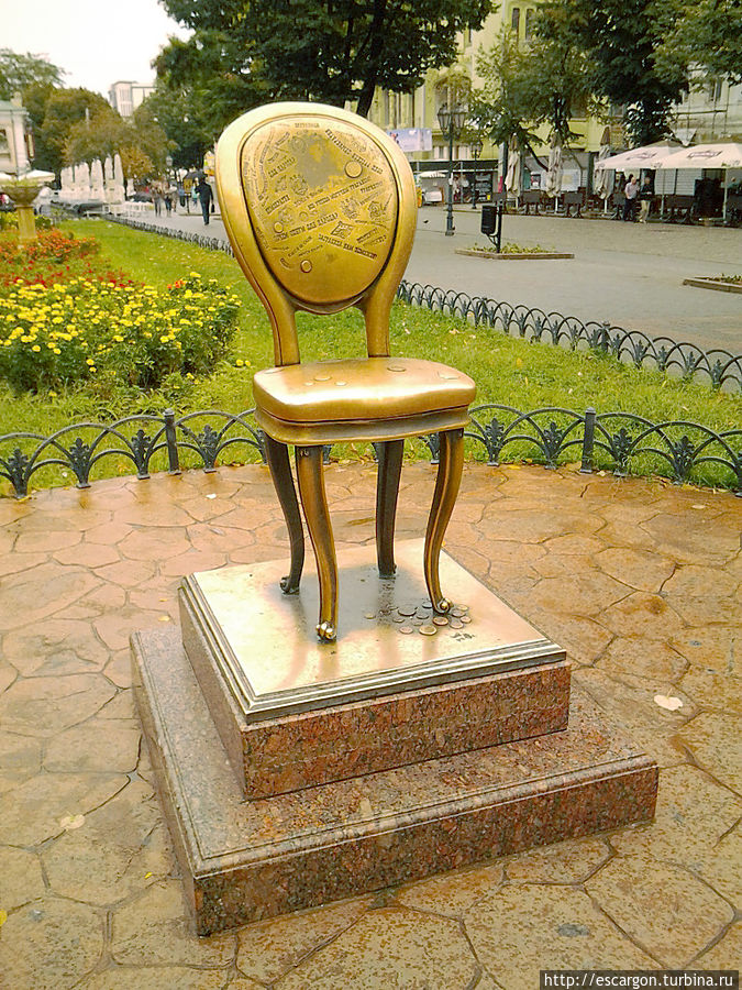 Ну, и конечно же последний 12ый стул из романа Ильфа и Петрова!
Особенно интересны крылатые словечки и фразы, заботливо выкованные на нем. Ну, и конечно же последний 12ый стул из романа Ильфа и Петрова!
Особенно интересны крылатые словечки и фразы, заботливо выкованные на нем.