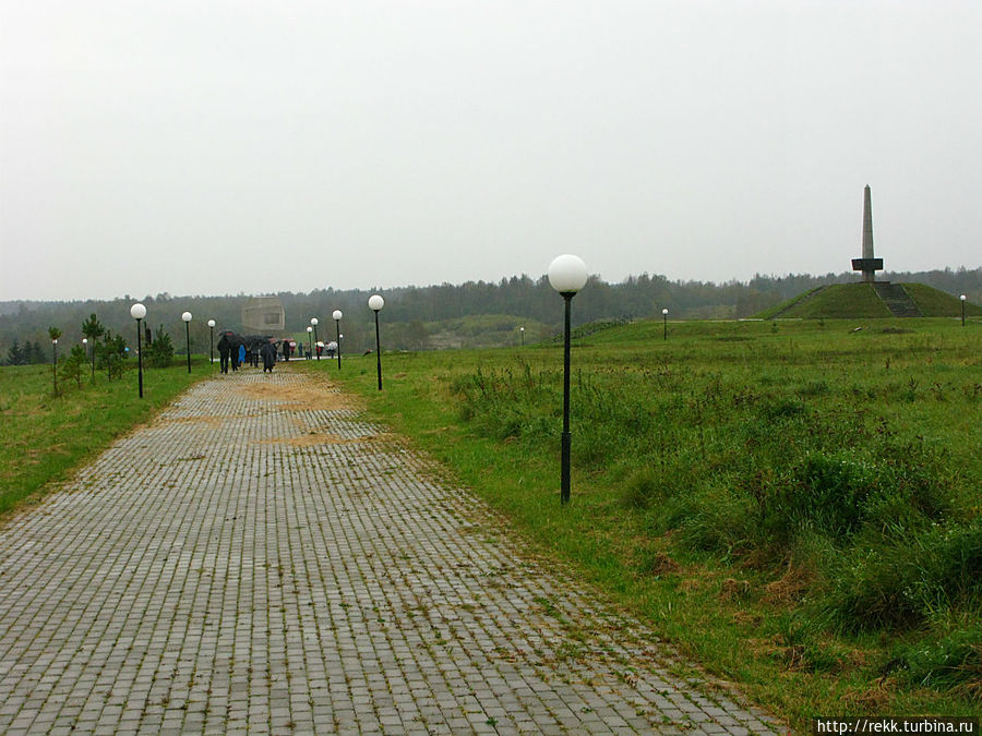И продолжается бесконечная дорога в вечность. Вот такой должен быть мемориал. См. выше: http://www.dusign.ru/pole.html И продолжается бесконечная дорога в вечность. Вот такой должен быть мемориал. См. выше: http://www.dusign.ru/pole.html