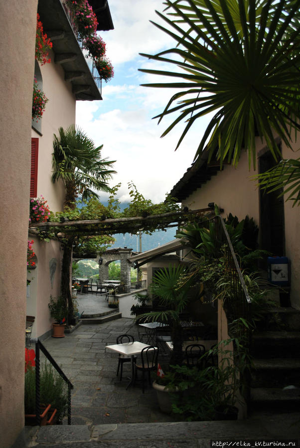 Терраса ресторана в Интранье Локарно, Швейцария