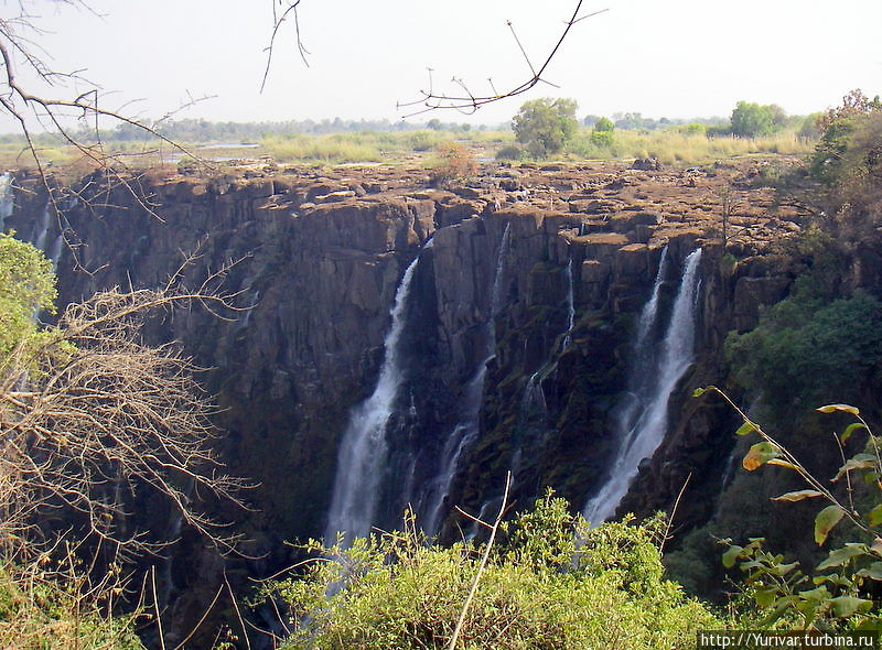 Водопад Виктория в конце августа 2012 г. Ливингстон, Замбия