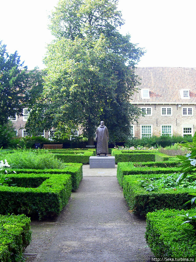 Сад во дворе Принсенхофа Сад во дворе Принсенхофа