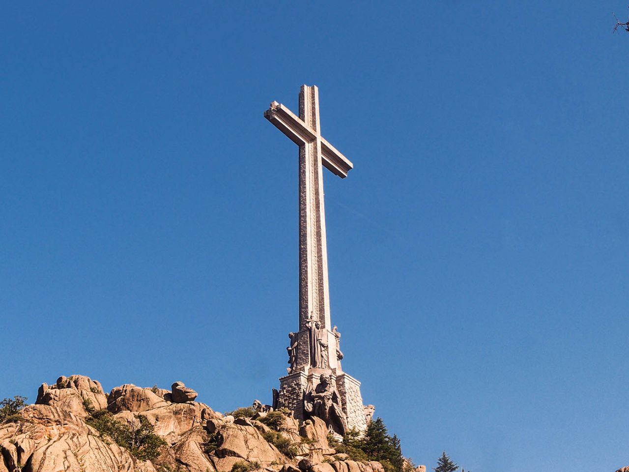 Крест над долиной Гвадаррамы