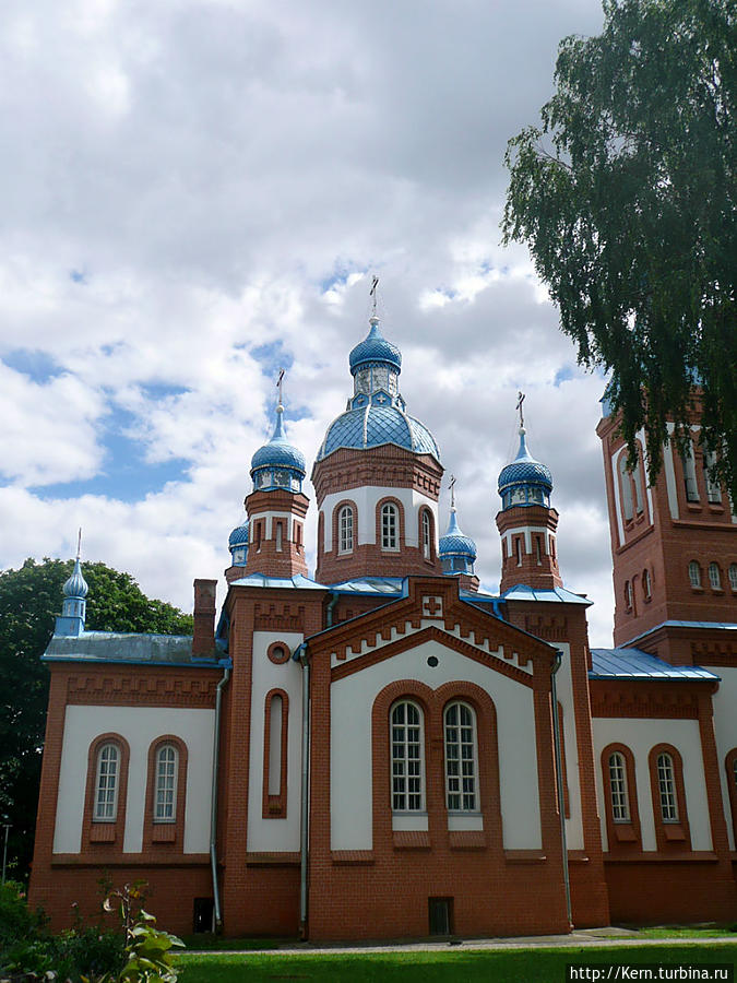 К сожалению, мне не удалось выяснить что это за церковь, но архитектура очень понравилась. Рига, Латвия