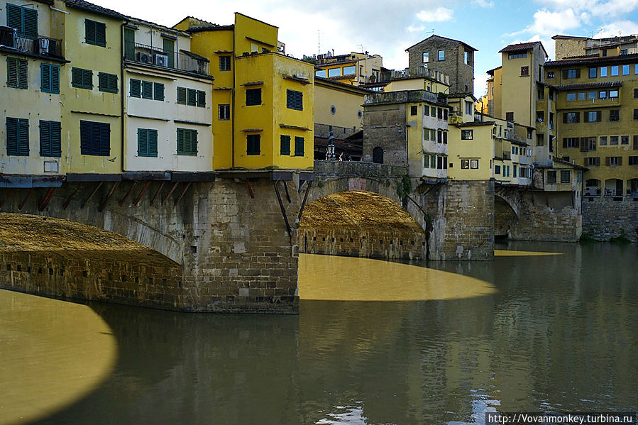 Мост Старый. :)) 
В представлении не нуждается.
Ponte Vecchio. Флоренция, Италия