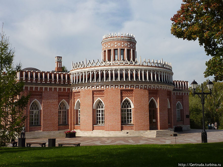 Один из Кавалерских корпусов, не запомнила, который, их три. Москва и Московская область, Россия Один из Кавалерских корпусов, не запомнила, который, их три. Москва и Московская область, Россия