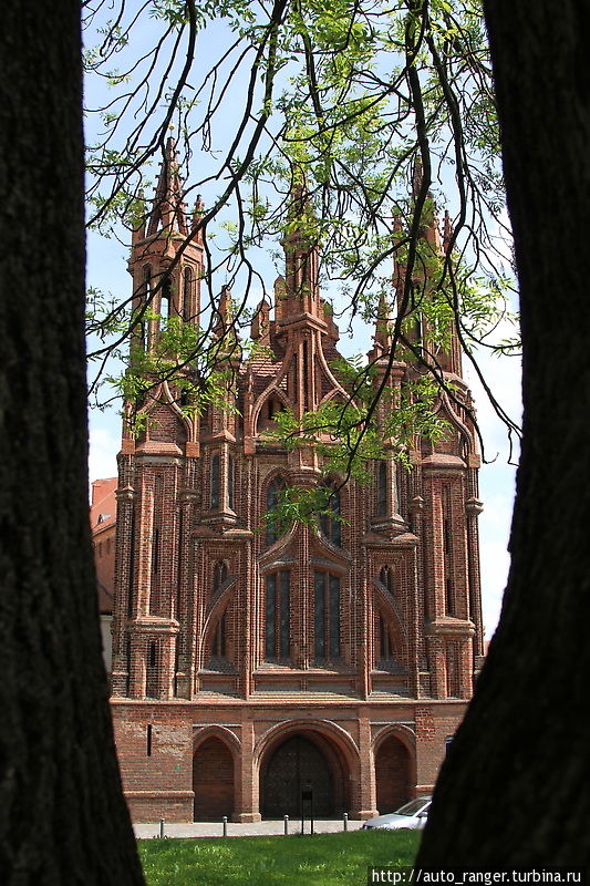 Костёл Св. Анны  — один из красивейших в городе. Вильнюс, Литва