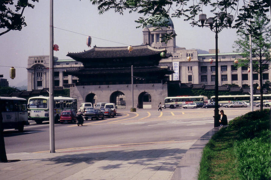 Вид на главные ворота дворца и Дом японского генерал-губернатора до 1995-го года Сеул, Республика Корея