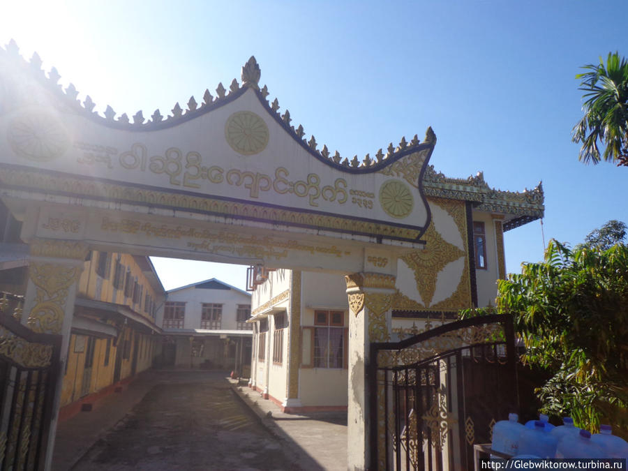 Нетуристический Янгон. Прогулка по Thanthumar Rd. Янгон, Мьянма Нетуристический Янгон. Прогулка по Thanthumar Rd. Янгон, Мьянма