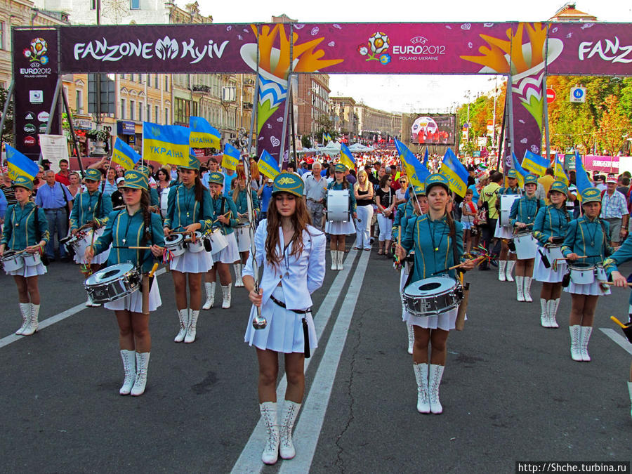 Барабаны — не заметил, барабанщицы — богини!!! Киев, Украина