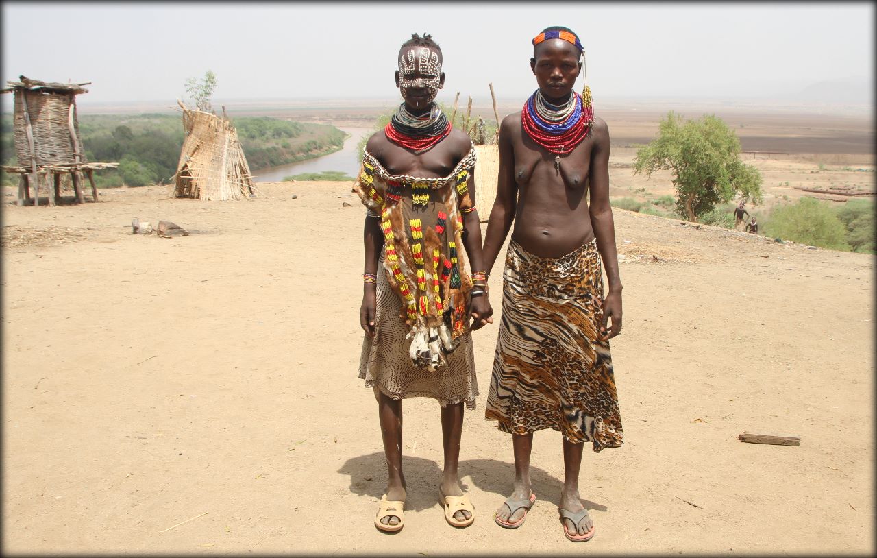 Южная Эфиопия — деревня племени Каро Нижняя долина реки Омо, Эфиопия