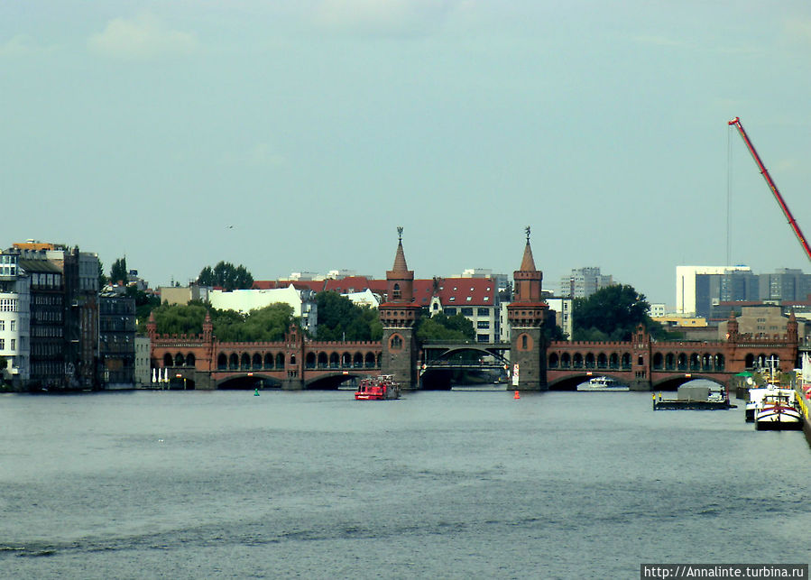 Восточный берлин. Панорама на район Кройцберг Восточный берлин. Панорама на район Кройцберг
