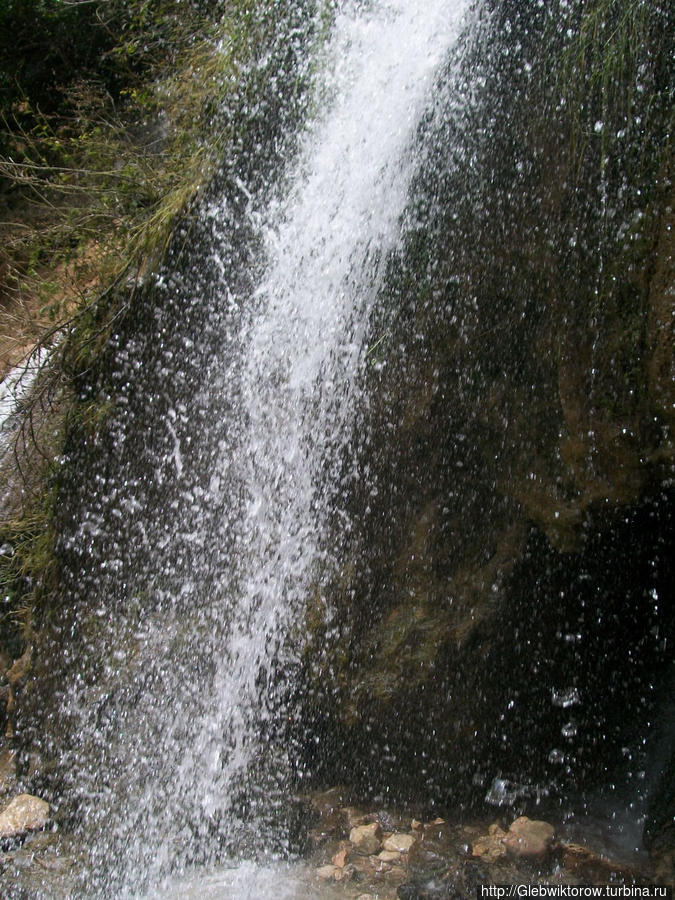 Среди струй водопада Су-Учхан Алушта, Россия
