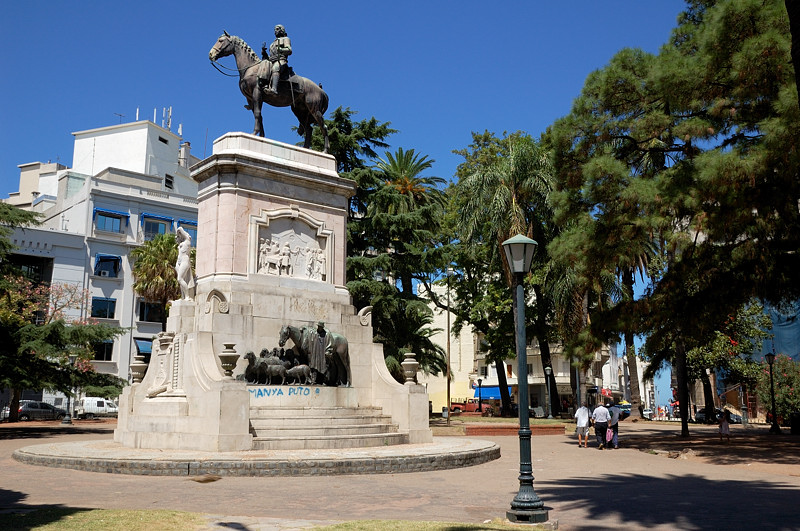Памятник Бруно Маурисио де Сабала / Bruno Mauricio de Zabala monument