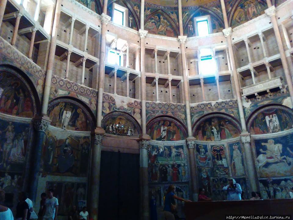 Парма — площадь Дуомо Парма, Италия Парма — площадь Дуомо Парма, Италия