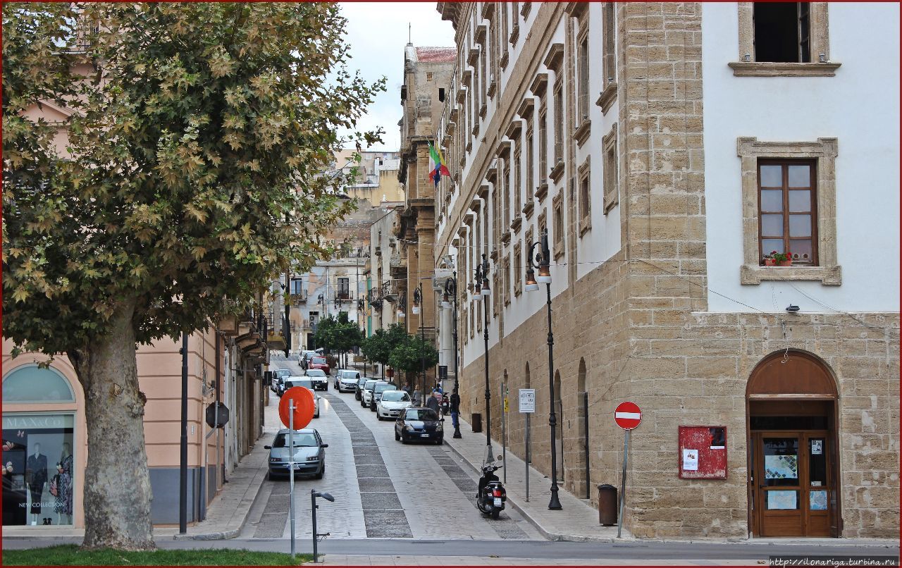 Шакка. Город, рассыпанный по горе Шакка, Италия Шакка. Город, рассыпанный по горе Шакка, Италия