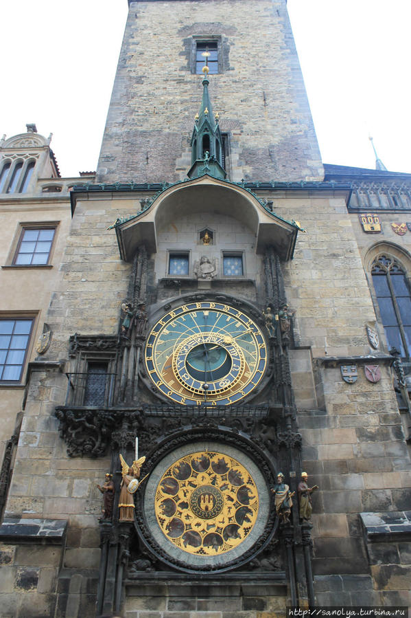 Астрономические часы на башне Староместской ратуши more here — http://pragagid.ru/staromestskie-astronomicheskie-chasy-9#more-9 Прага, Чехия