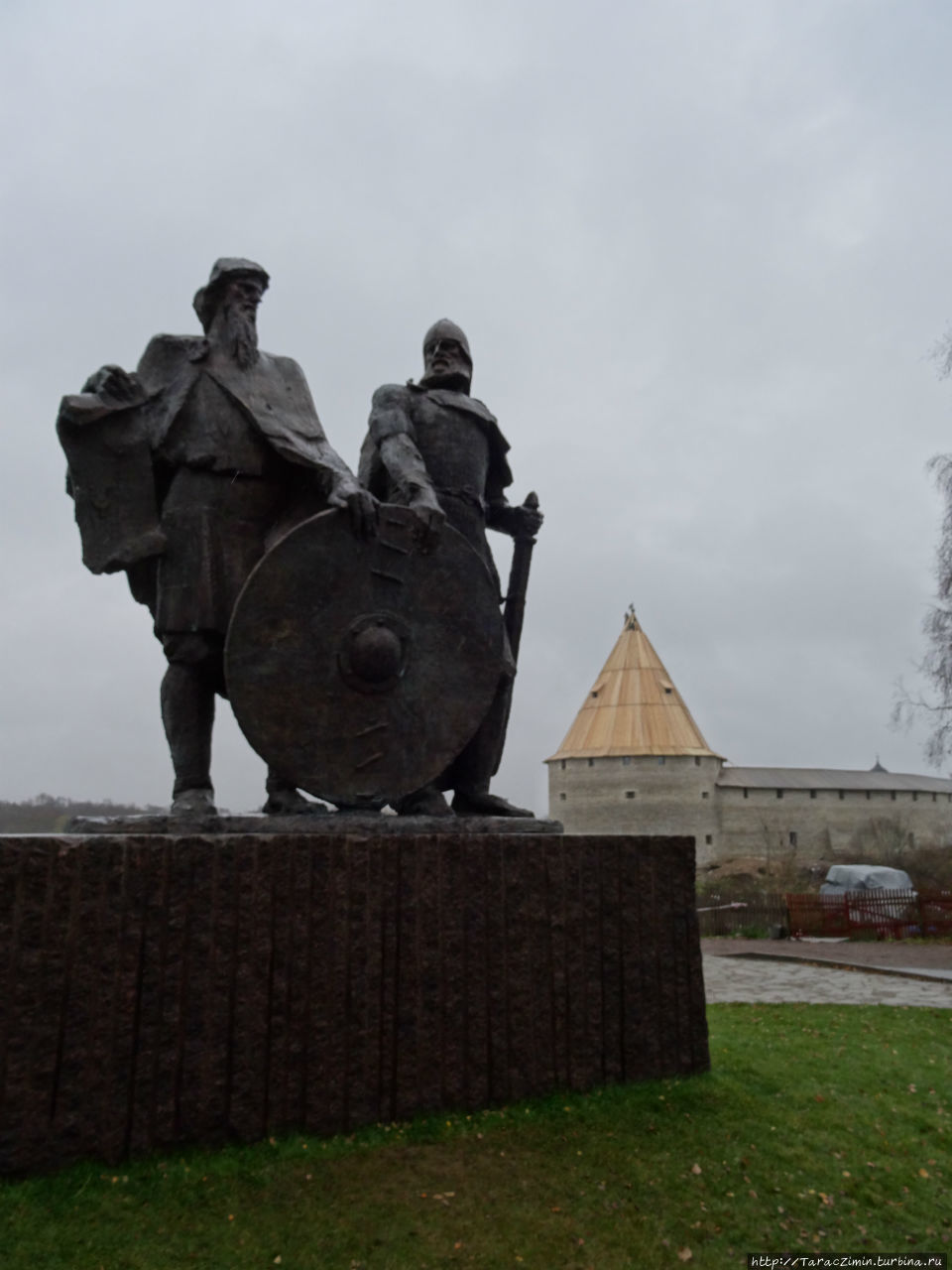 Памятник князьям Рюрику и Олегу Старая Ладога, Россия