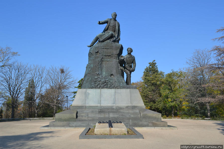 Памятник вице-адмиралу Корнилову Севастополь, Россия