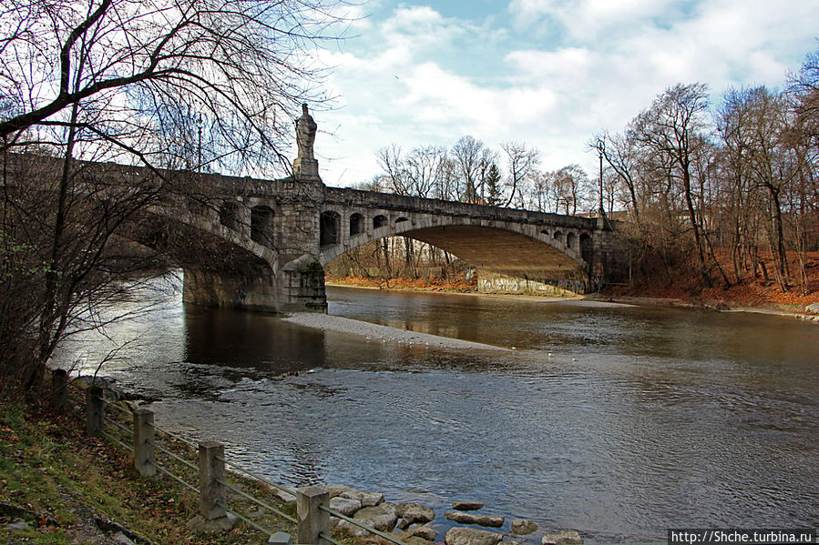 На берегах реки Изар (Isar) Мюнхен, Германия