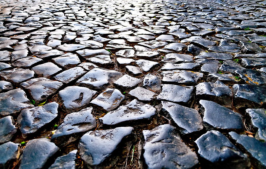 Но и два одинаковых камешка. Но и два одинаковых камешка.