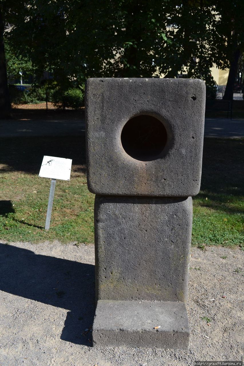 Жужжащий камень Кёльн, Германия
