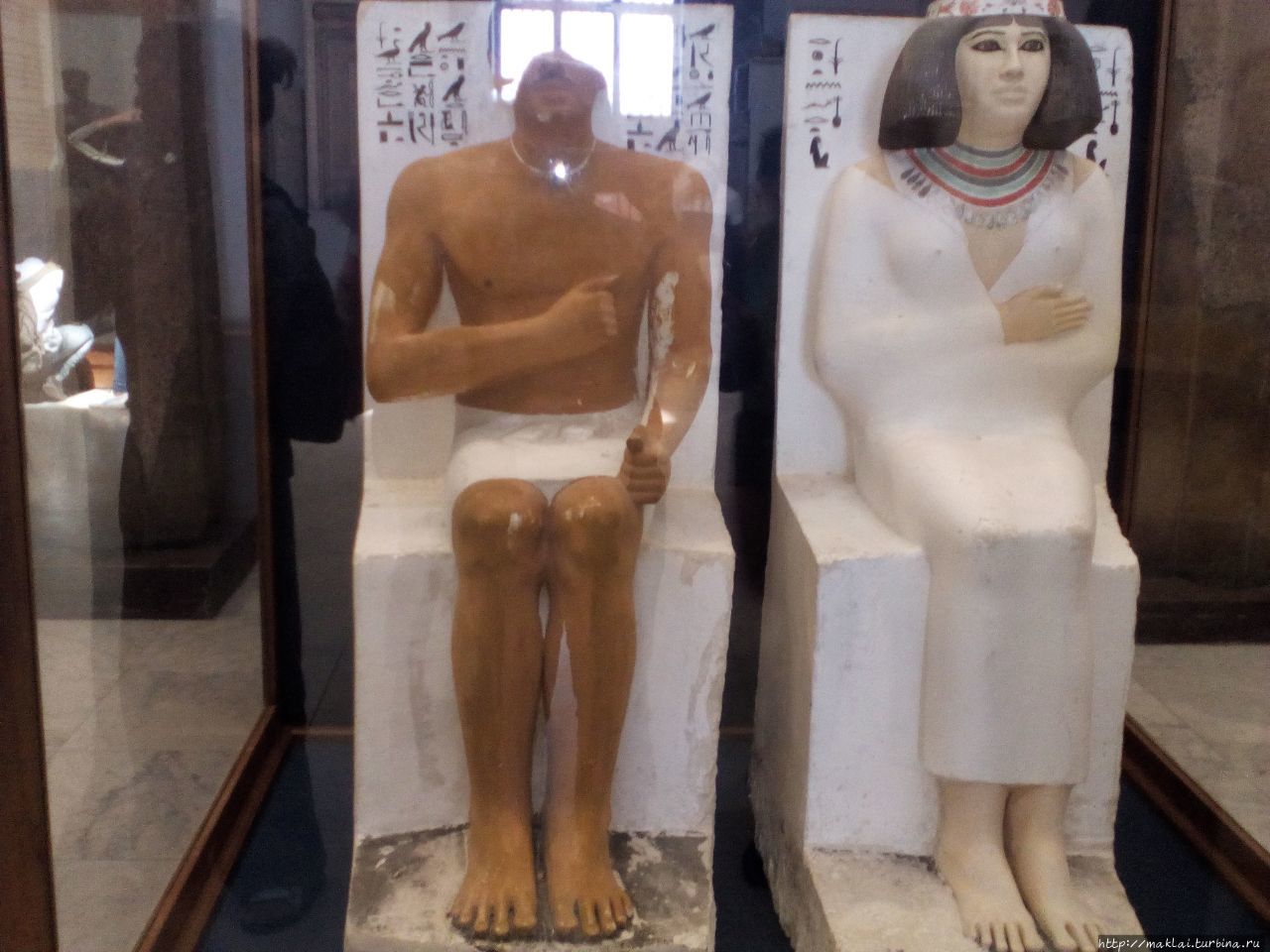 Статуи принца Рахотепа и его жены – царевны Нофрет. Каир, Египет