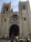 Кафедральный Собор Лиссабона (Ce) — Церковь Мадре де Деуш.
Строительство Собора началось в 1147 году после победы над маврами и взятия города королем Афонсу Энрикешем.