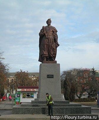 Памятник Б.Хмельницкому в городе его имени Черновцы, Украина