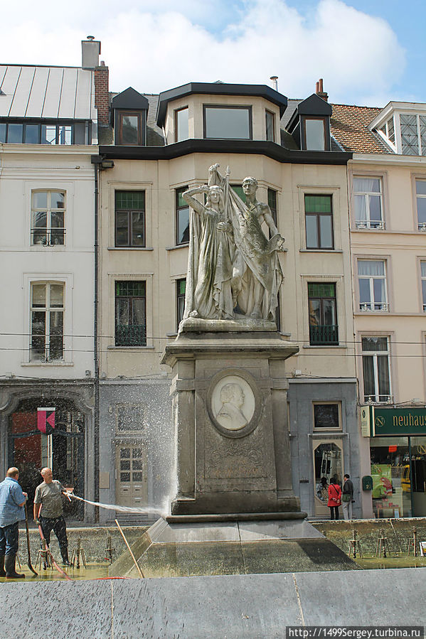 Памятник бельгийскому писателю и филологу Яну Франсу Виллемсу Гент, Бельгия