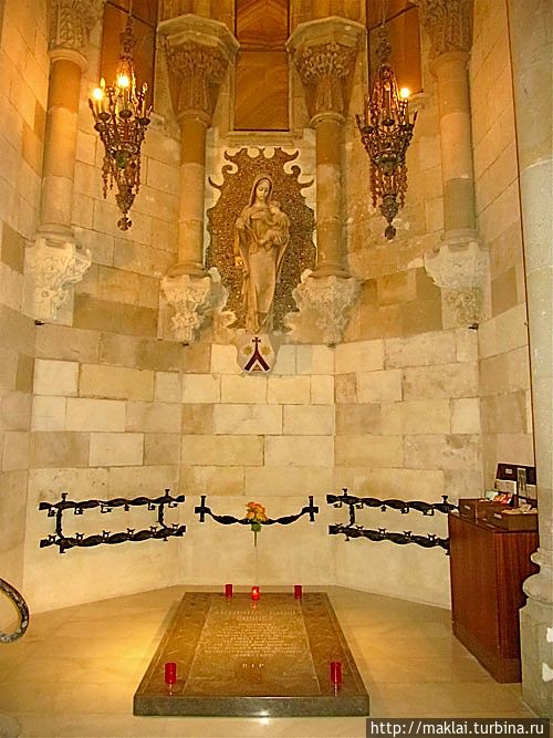 Могила А.Гауди. Могила А.Гауди.